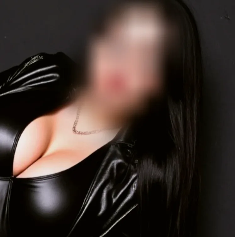 Daniela, 37