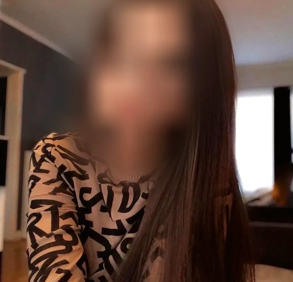 Julia, 21