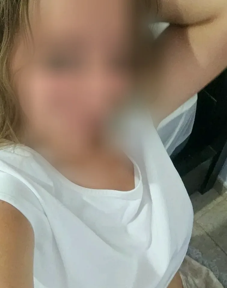 Larissa, 22