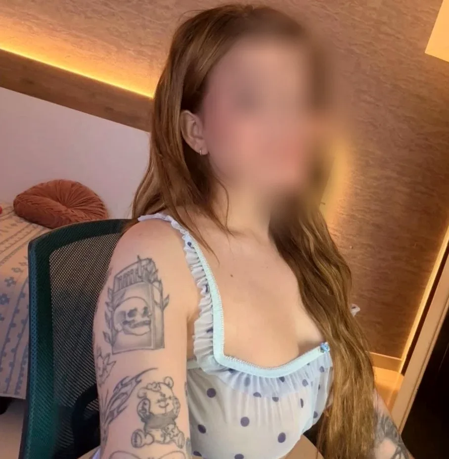 Lilly, 21