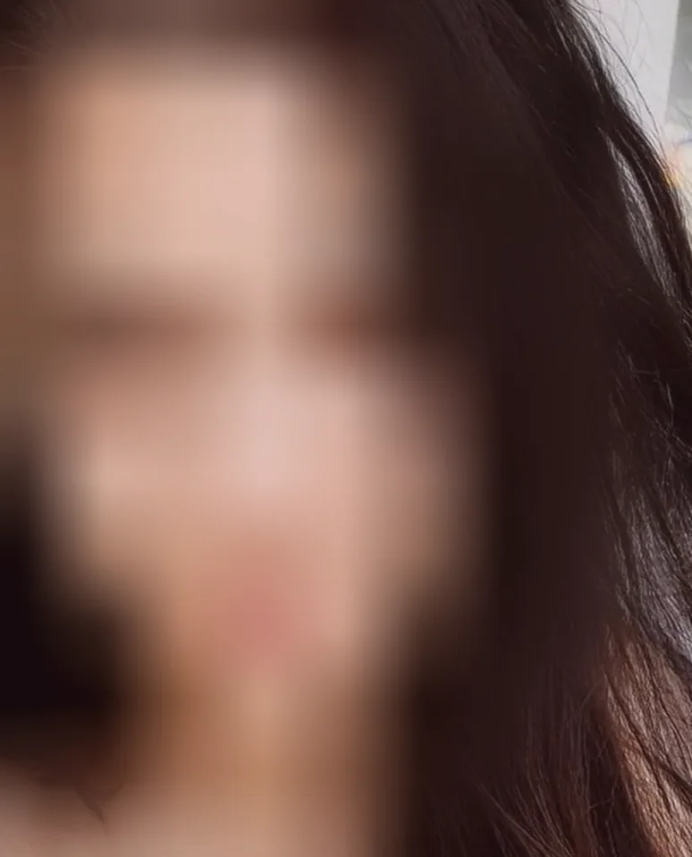 Lilly, 28